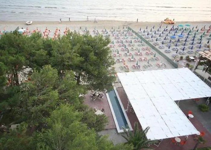 فندق Bel Conti 4*